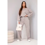 Komplet damski masełko bluza z broszką i spodnie z prostą nogawką fango-3