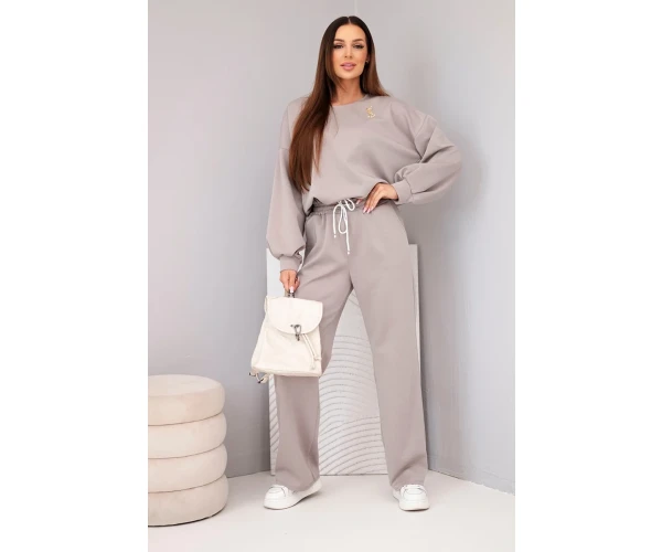 Komplet damski masełko bluza z broszką i spodnie z prostą nogawką fango-3