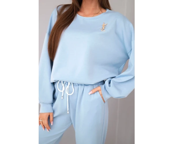 Komplet damski masełko bluza z broszką i spodnie z prostą nogawką niebieski-2