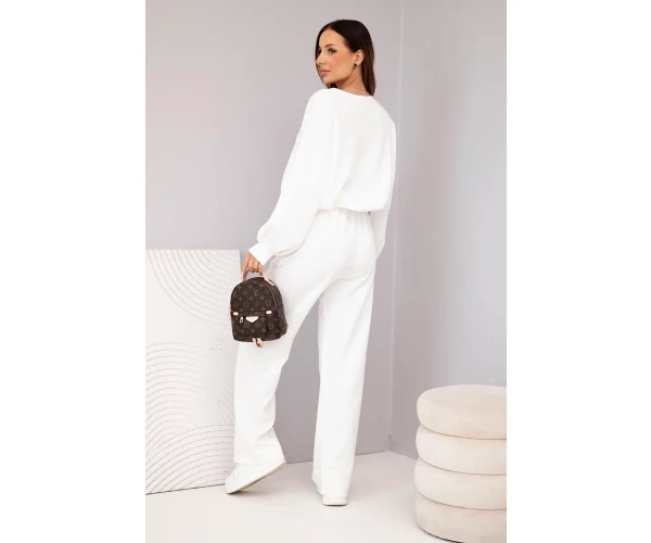 Komplet damski masełko bluza z broszką i spodnie z prostą nogawką ecru-4