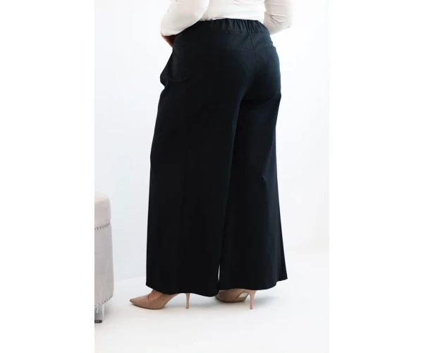 Spodnie damskie Plus Size z szerokimi nogawkami i plisowaniem czarne-3