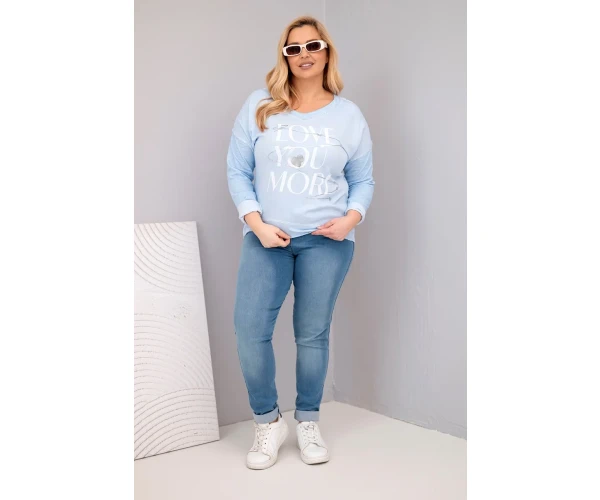 Bluzka damska Plus Size przecierana z napisem Love You More niebieska-3
