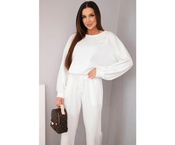 Komplet damski masełko bluza z broszką i spodnie z prostą nogawką ecru-1