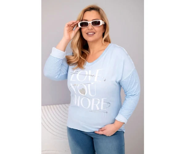 Bluzka damska Plus Size przecierana z napisem Love You More niebieska-1