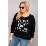 Bluzka damska Plus Size przecierana z napisem Love You More czarna-1