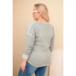Bluzka damska Plus Size przecierana z napisem i perełkami khaki-4