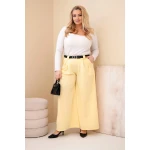 Spodnie damskie Plus Size wiskozowe z szeroką nogawką i paskiem żółte-2